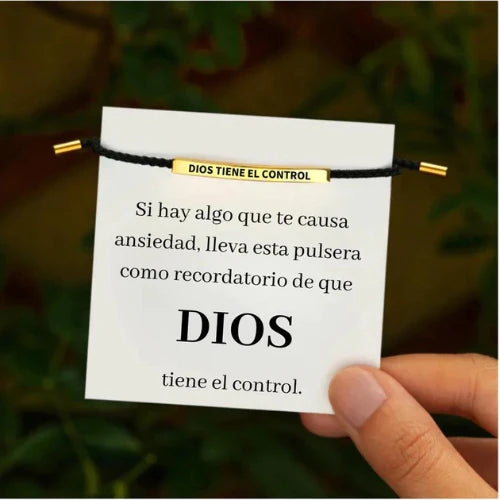 Pulsera “Dios Tiene el Control” — Un recordatorio diario de fe, elegante y resistente